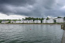 Villenfassaden an der Strandpromenade in Heiligendamm, auch Perlenkette genannt. Das Foto ist auf der Seebrcke aufgenommen. Aufnahme: 7. Juni 2025.