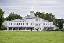 Ein Teil der Median Klinik in Heiligendamm an der Ostsee. Aufnahme: 7. Juni 2025.