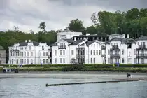 Von Links: Villa Schwan, Villa Seestern und Villa M�we an der Strandpromenade von Heilgendamm an der Ostsee. Aufnahme: 7. Juni 2025.