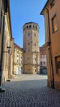 Bayreuth - Blick ber den Innenhof ( Harmoniehof ) auf den Turm der Schlosskirche  Unsere Liebe Frau , 17.06.2025