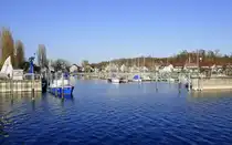 Unteruhldingen am Bodensee, die Einfahrt zum Bootshafen, April 2025