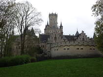 Nordstemmen, Schloss Marienburg, ehemalige Sommerresidenz der Knige von Hannover, neugotische Vierflgelanlage, erbaut von 
1858 bis 1869 durch den Architekten Conrad Wilhelm Hase (19.04.2025)