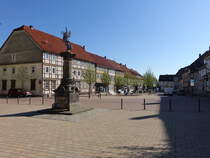 Bockenem, Denkmal und Fachwerkhuser am Buchholzmarkt (20.04.2025)