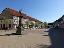 Bockenem, Denkmal und Fachwerkh�user am Buchholzmarkt (20.04.2025)