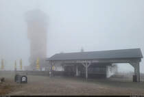 Das hat Herbst auf fast 1000 Metern Hhe so an sich: eingenebeltes Plateau des Wurmbergs (Harz) bei Braunlage mit Aussichtsturm und Restaurant  Wurmberg Alm .

🕓 19.10.2024 | 15:59 Uhr