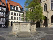 Hildesheim, Rolandbrunnen von 1540 am Marktplatz (20.04.2025)