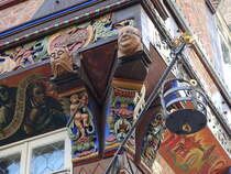 Hildesheim, Figuren und Malereien am Knochenhaueramtshaus (20.04.2025)