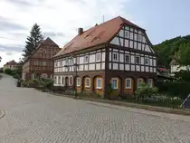 Gro�sch�nau, Fachwerkh�user in der Theodor-Haebler-Stra�e (05.06.2025)