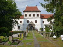 Hainewalde, Torhaus mit Renaissanceportal des Alten Schlosses (05.06.2025)