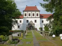 Hainewalde, Torhaus mit Renaissanceportal des Alten Schlosses (05.06.2025)