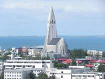 Die Hallgrmskirkja  (islndisch Kirche Hallgrmurs) ist eine evangelisch-lutherische Pfarrkirche der Islndischen Staatskirche in der Hauptstadt Reykjavk, das grte Kirchengebude Islands und das zweithchste Gebude des Landes. Die Kirche ist das sechstgrte Bauwerk des Landes. Wikipedia am 01.07.2013