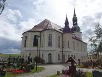 Crostwitz, Pfarrkirche St. Simon und Juda Thadd�us, erbaut von 1769 bis 1771 (06.06.2025)