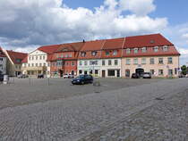 Knigsbrck, Huserzeile am Marktplatz (07.06.2025)
