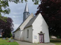 Leppersdorf, evangelische Dorfkirche, erbaut im 15. Jahrhundert (07.06.2025)