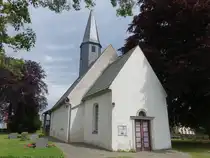 Leppersdorf, evangelische Dorfkirche, erbaut im 15. Jahrhundert (07.06.2025)