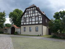 Lomnitz, Pfarrhaus in der Kantor Pech Strae (07.06.2025)