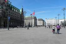 Der Rathausplatz von Hamburg am 01.05.2011.