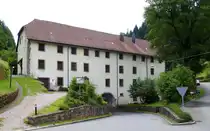 Wittichen, der Lange Bau oder auch �btissinnenbau des ehemaligen Klosters, von der Hofseite, Juli 2025