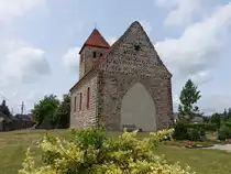 Gahlen, evangelische Kirche, Feldsteinbau aus dem 13. Jahrhundert, Westturm erbaut Anfang des 15. Jahrhundert (08.06.2025)
