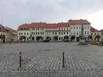 Hoyerswerda, H�user und Sorbenbrunnen am Marktplatz (08.06.2025)