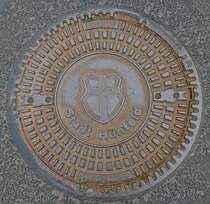 Kanaldeckel der Konrad-Zuse-Stadt HNFELD im Juni 2025