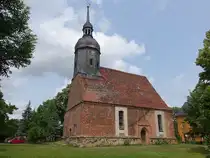Laasow, evangelische Dorfkirche, Saalbau aus Backstein, erbaut im 15. Jahrhundert (08.06.2025)