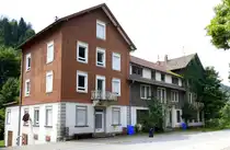 Schiltach, das ehemalige Bahnhofshotel in der Bahnhofstra�e, Juli 2025