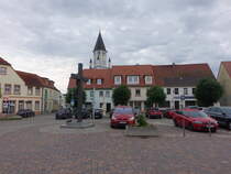 Wittichenau, Betkreuz und Huser am Marktplatz (08.06.2025)