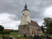 Cahnsdorf, evangelische Kirche, Feldsteinkirche aus dem 14. Jahrhundert (09.06.2025)