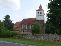Friedersdorf, evangelische Dorfkirche, erbaut im 12. Jahrhundert (09.06.2025)