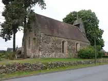 Gahro, evangelische St. Johannes Kirche, Feldsteinkirche aus dem 14. Jahrhundert (09.06.2025)
