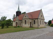 Grlsdorf, evangelische Kirche, erbaut im 14. Jahrhundert, 1782 verlngert nach Osten (09.06.2025)
