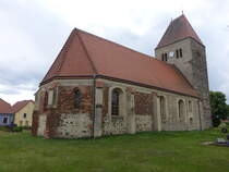 Gomar, sptgotische evangelische Kirche, erbaut im 15. Jahrhundert, Saalbau aus Feldsteinen (09.06.2025)