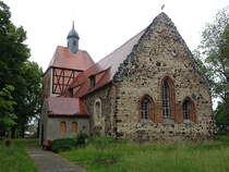 Gomar, evangelische Kirche, Feldsteinkirche aus dem 14. Jahrhundert (09.06.2025)