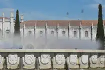 Die Pra�a do Imp�rio, zu Deutsch „Reichsplatz“, entstand anl�sslich der  Ausstellung der Portugiesischen Welt  (1940), mit der der 800 Jahre zuvor erreichten Unabh�ngigkeit Portugals und der Wiederherstellung der Unabh�ngigkeit vor 300 Jahren gedacht wurde. Besucht am 12.05.2016.