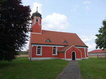 Rckersdorf, evangelische Kirche, erbaut im 14. Jahrhundert, verputzter Feldsteinbau, erhht 1734, Kirchturm erbaut 1907 (09.06.2025)