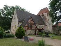 St�britz, evangelische Kirche, erbaut im 14. Jahrhundert, Westturm erbaut 1450 (09.06.2025)