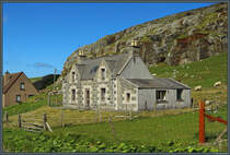 Ein altes Wohnhaus steht in der Siedlung Tangasdal im Westen von Barra. (09.05.2025)