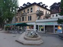 Bad Pyrmont, Brunnen und H�user in der Brunnenstra�e (14.06.2025)