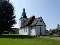 Elbrinxen, evangelische Kirche, Saalkirche mit eingezogenem Rechteckchor, erbaut im 12. Jahrhundert (14.06.2025)