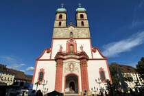 Fridolinsm�nster - Wie in allen vergangenen Jahrhunderten dominiert das Fridolinsm�nster das Bild Bad S�ckingens. Foto mit 18mm WW (bezogen auf KB). 6.10.2006