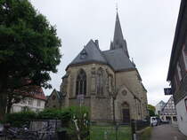 Detmold, evangelische Martin Luther Kirche in der Schlerstrae, erbaut von 1897 bis 1898 in neugotischem Stil  (15.06.2025)