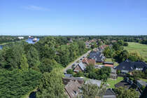 Fhrstrae in Osterrnfeld von der Eisenbahn-Hochbrcke aus gesehen. Aufnahme: 17. August 2025.
