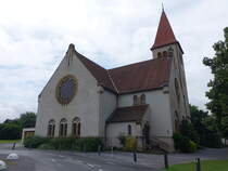 Helpup, evangelische Kirche, kreuzfrmige neuromanische Saalkirche, erbaut von 1906 bis 1907 nach Entwrfen der Architekten Karl Siebold und Winkler (15.06.2025)
