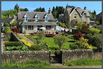 Viktorianische Wohnhuser mit geplegten Grten in Pitlochry. (12.05.2025)