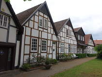 Bockhorst, Fachwerkhuser am Kirchplatz (16.06.2025)