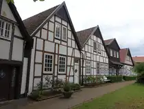 Bockhorst, Fachwerkh�user am Kirchplatz (16.06.2025)