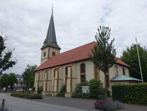 Brockhagen, evangelische St. Georg Kirche, verputzter Saalbau erbaut von 1752 bis 1754 (16.06.2025)