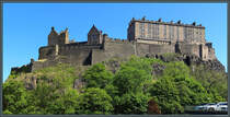 ber der Altstadt von Edinburgh trohnt Edinburgh Castle, eine der meistbesuchten Sehenswrdigkeiten Schottlands. (15.05.2025)