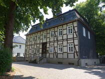 Horn-Millinghausen, Pfarrhaus am Platz An der Kirche (18.06.2025)